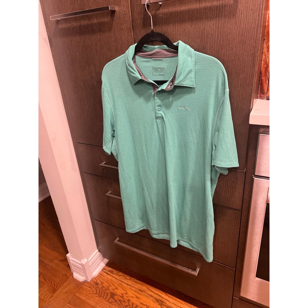 Patagonia green lightweight polo men's shirt Large‎